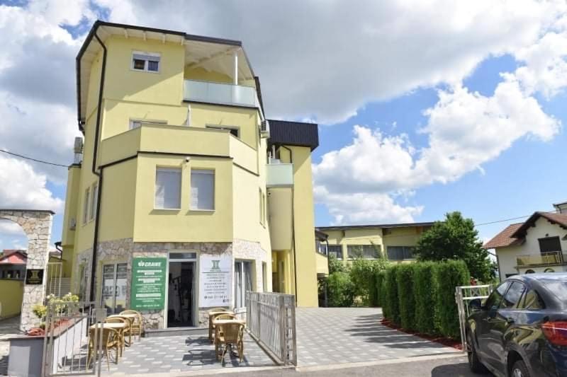 Gold Apartmani Kozarac エクステリア 写真
