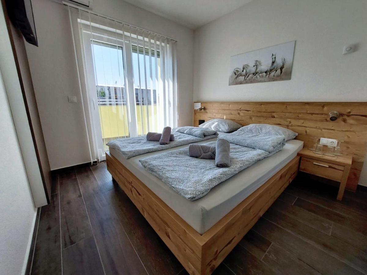 Gold Apartmani Kozarac エクステリア 写真
